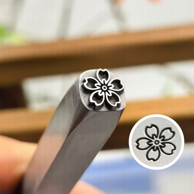 5/7mm Blumenmuster Metallpräge – Leatherwork Flowers Bewertung und Preis