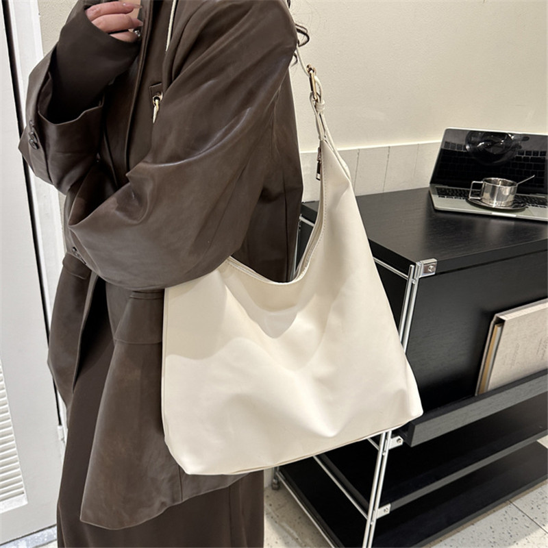 Schlanke schwarze Leder-Schult – Leatherwork Workshop Bewertung und Preis